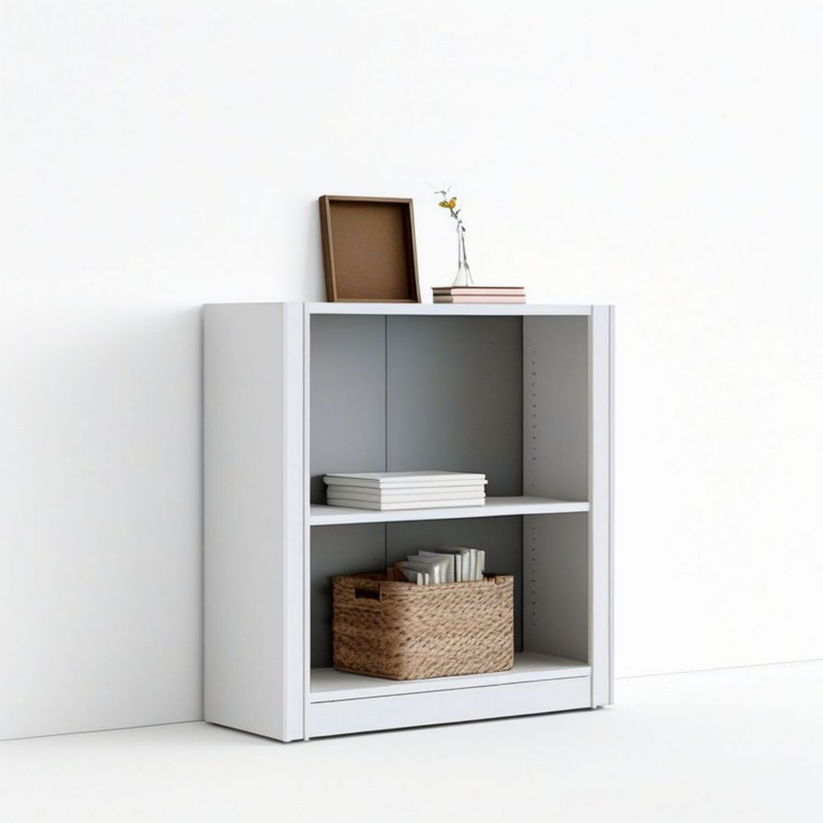 Weisses Regal aus melaminbeschichteter Spanplatte, 80 x 30 x 100 cm